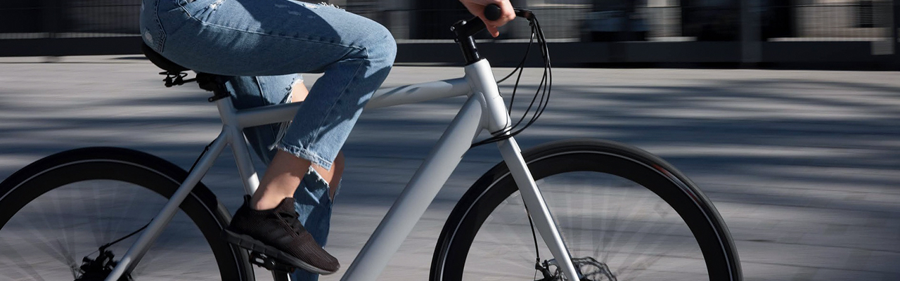 Leichtes Elektrofahrrad mit zwei Motoren